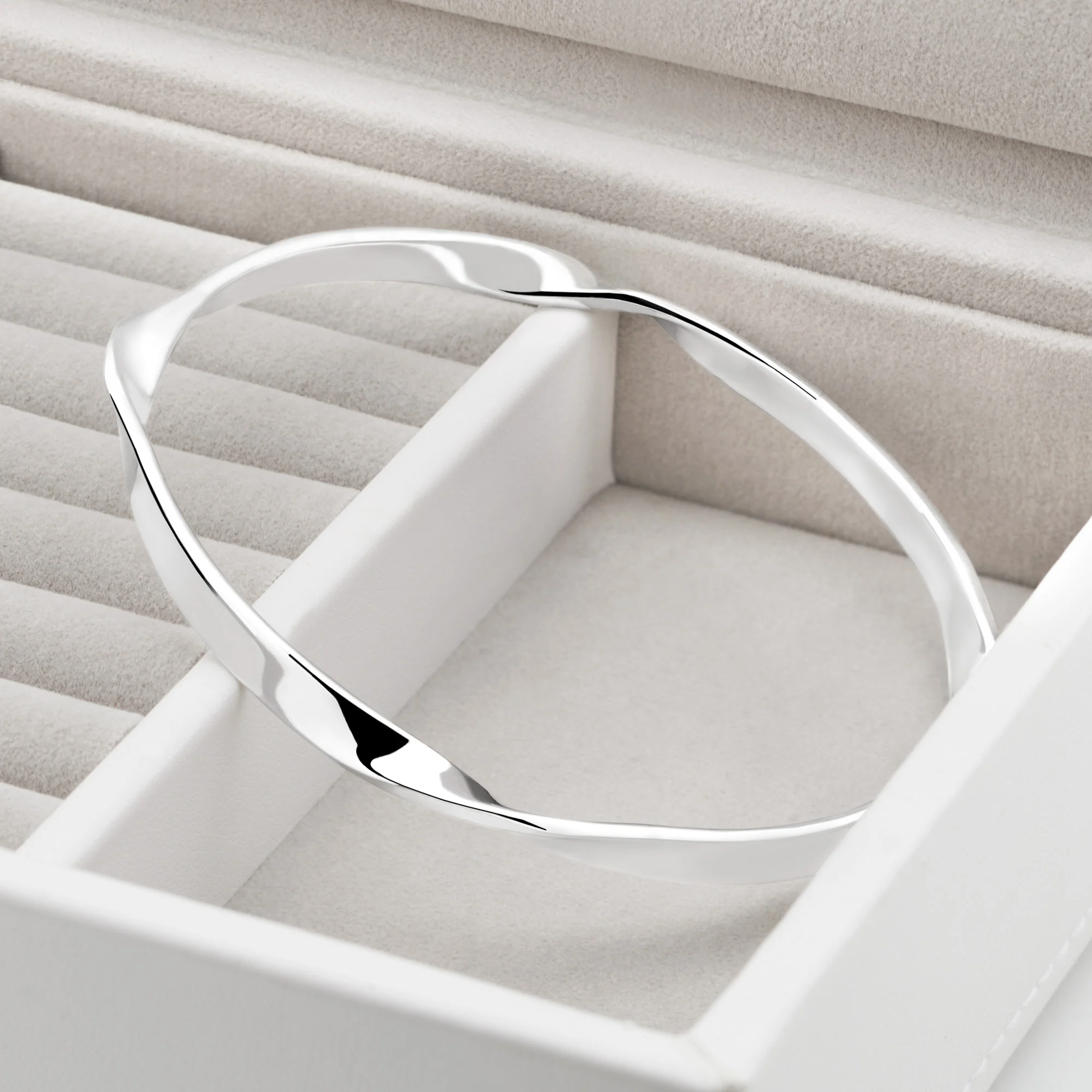 Eternal Twist Bangle - Image 4
